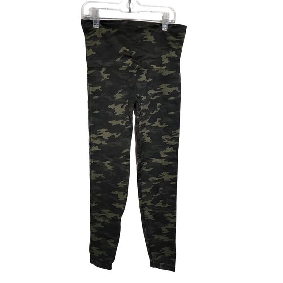 Spanx Women Cropped Leggings Size Medium Look At Me Now Seamless Sage Green Camo - Picture 2 of 8